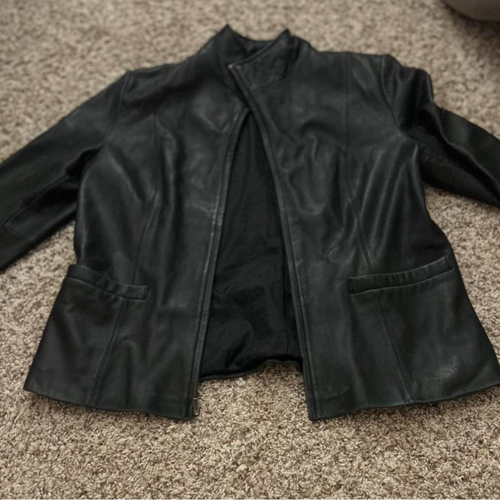 Chic Black Leather Jacket for Women - Picture 4 of 4